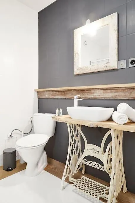 Househost Apartment: Jozefa Dietla 73/7 Krakow Apartment